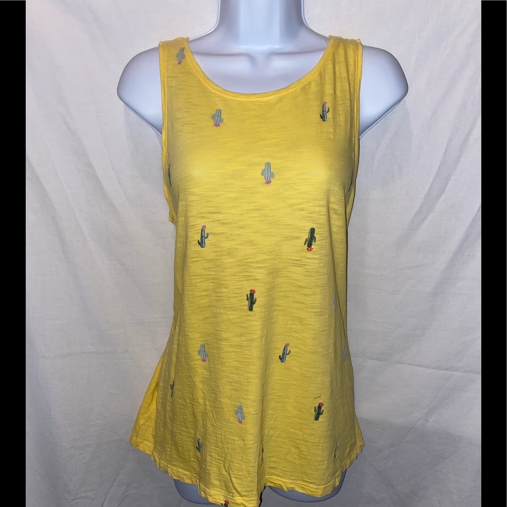 Women's size Medium OLD NAVY cactus print tank